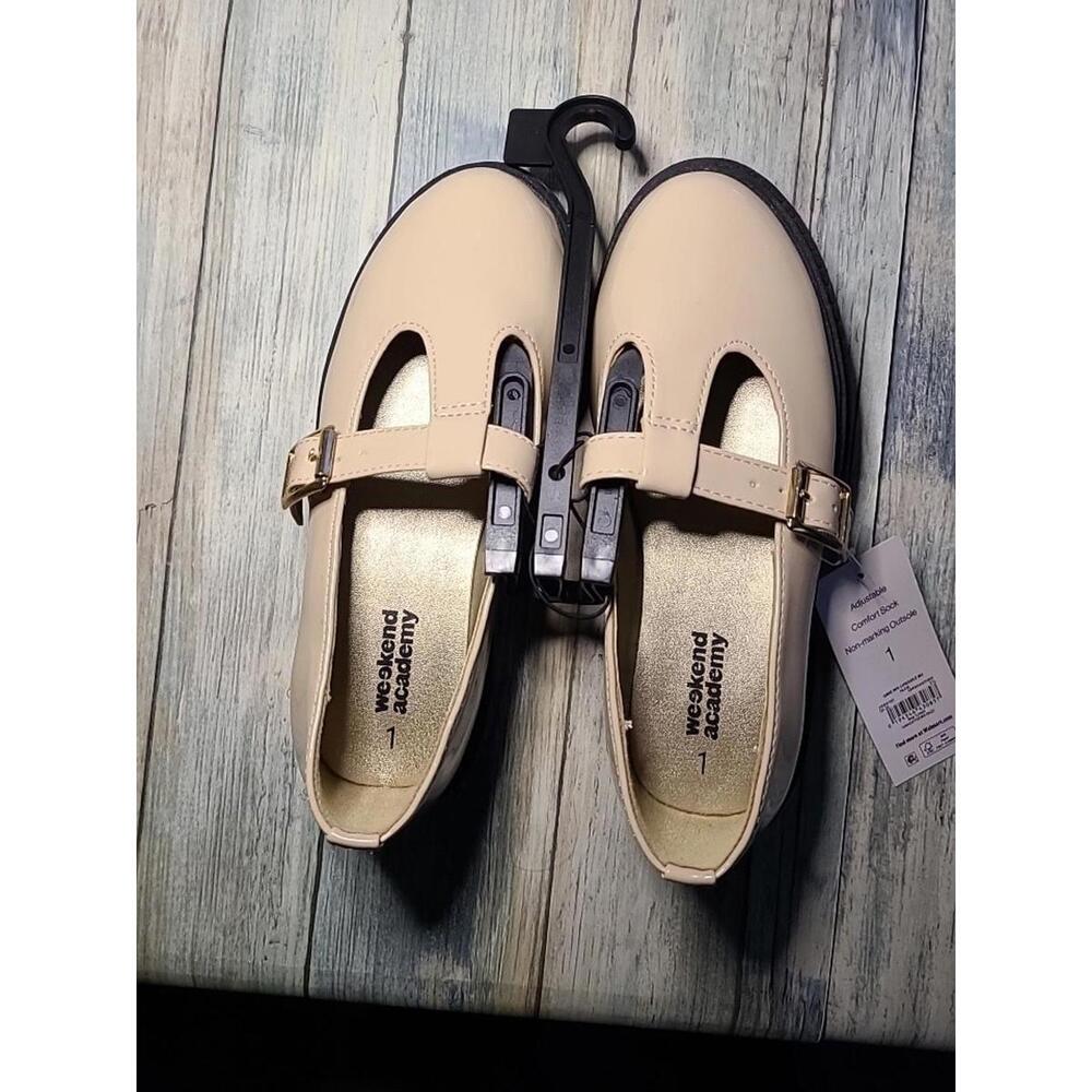 Weekend Academy Size One Girls LugSole Mary Jane Shoes With Adjustable Buckle